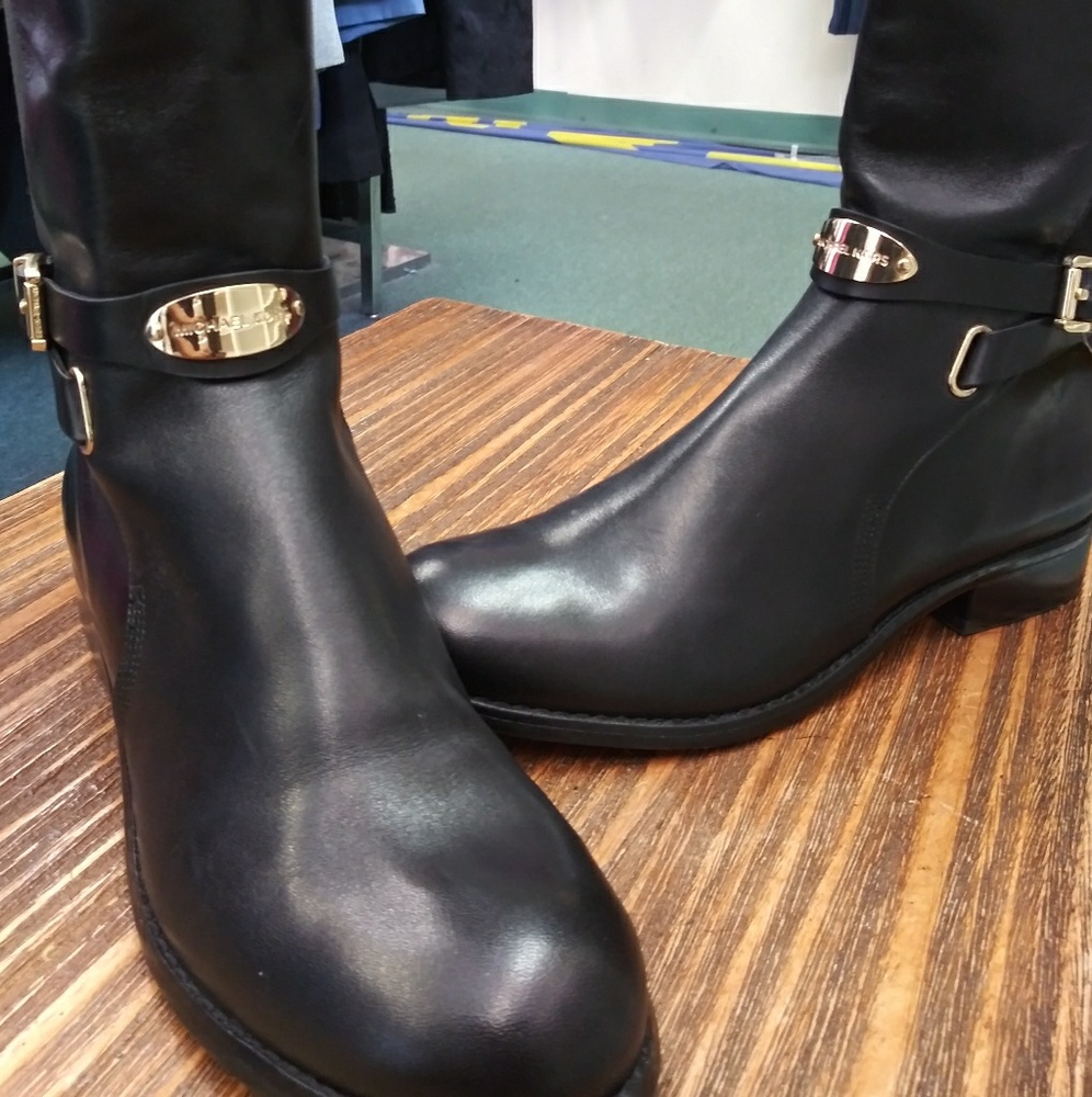Micheal Kors boot